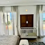 Hermosa Villa En Marbella,100 M Playa, Vistas Al Mar, Piscina Privada
