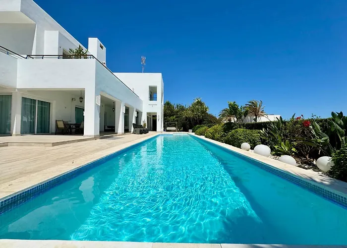Hermosa Villa En Marbella,100 M Playa, Vistas Al Mar, Piscina Privada