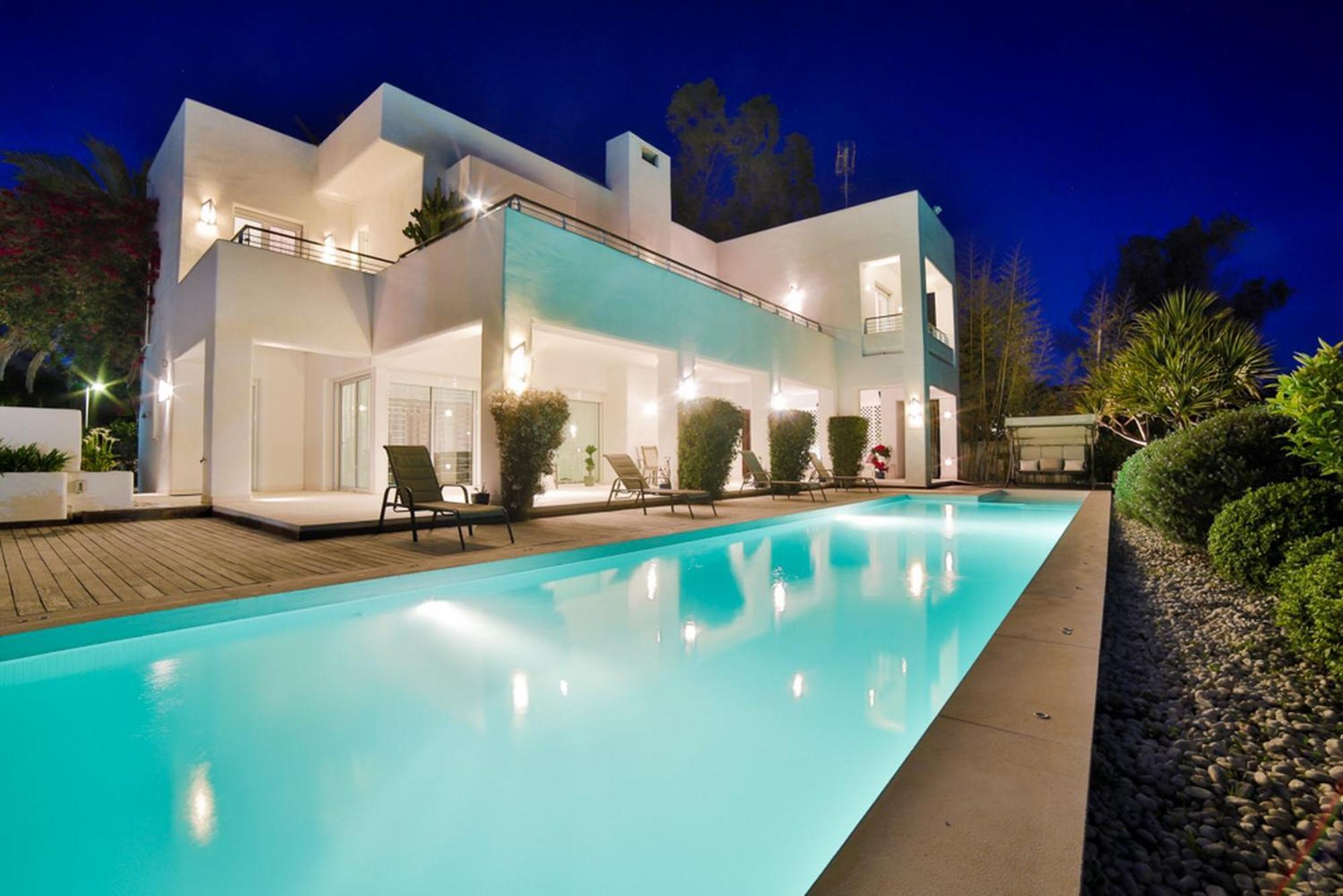 Villa Hermosa En Marbella,100 M Playa, Vistas Al Mar, Piscina Privada *