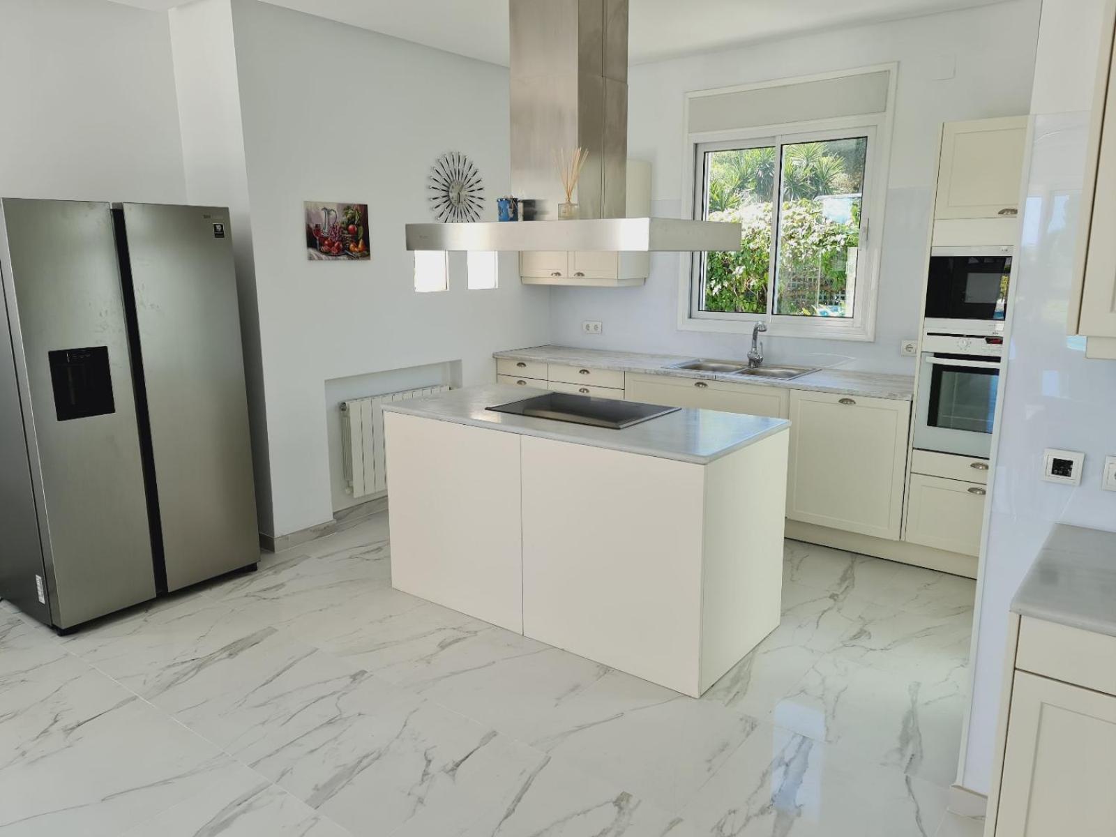 Hermosa En Marbella,100 M Playa, Vistas Al Mar, Piscina Privada Marbella