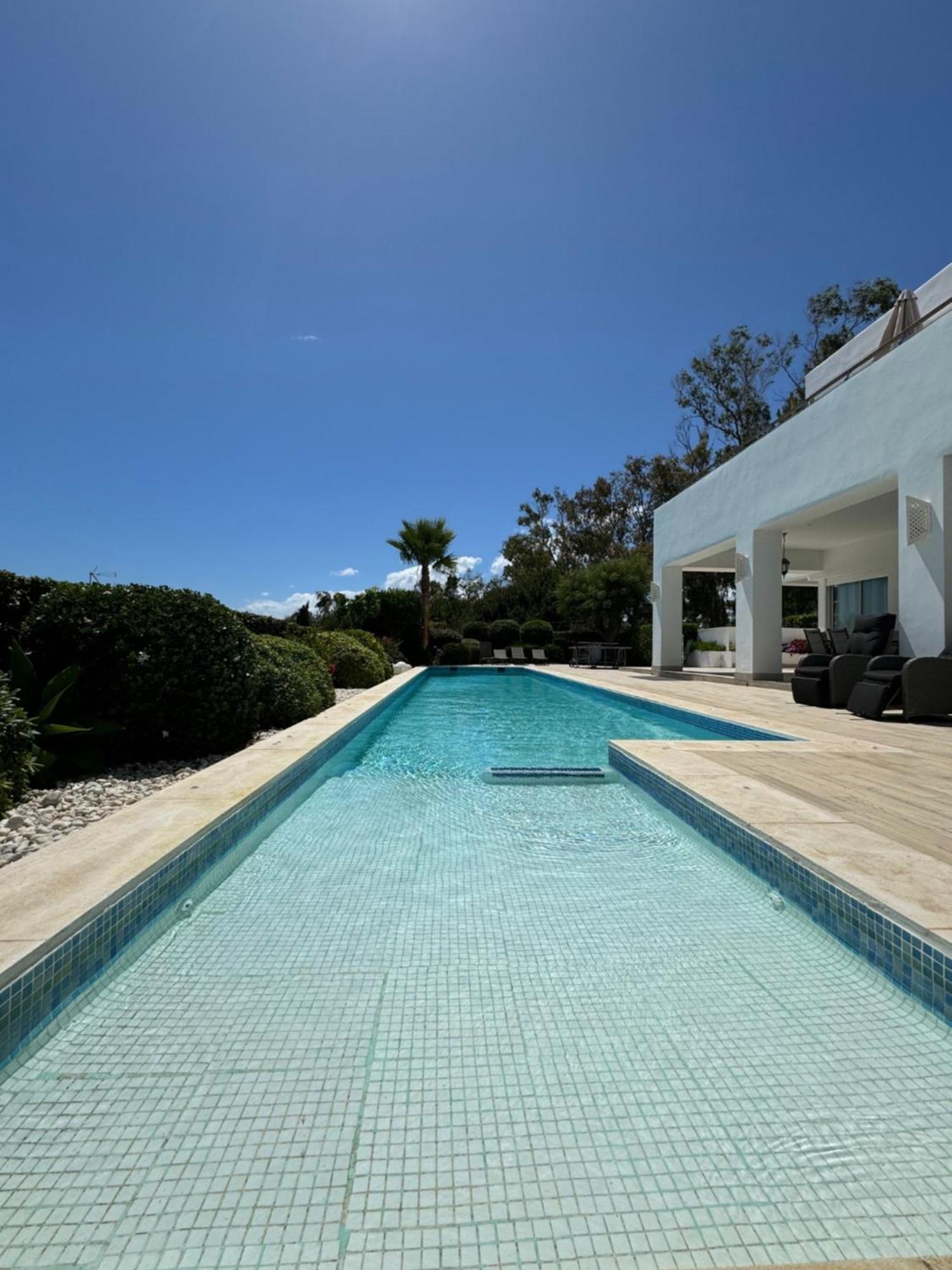 Villa Hermosa En Marbella,100 M Playa, Vistas Al Mar, Piscina Privada *