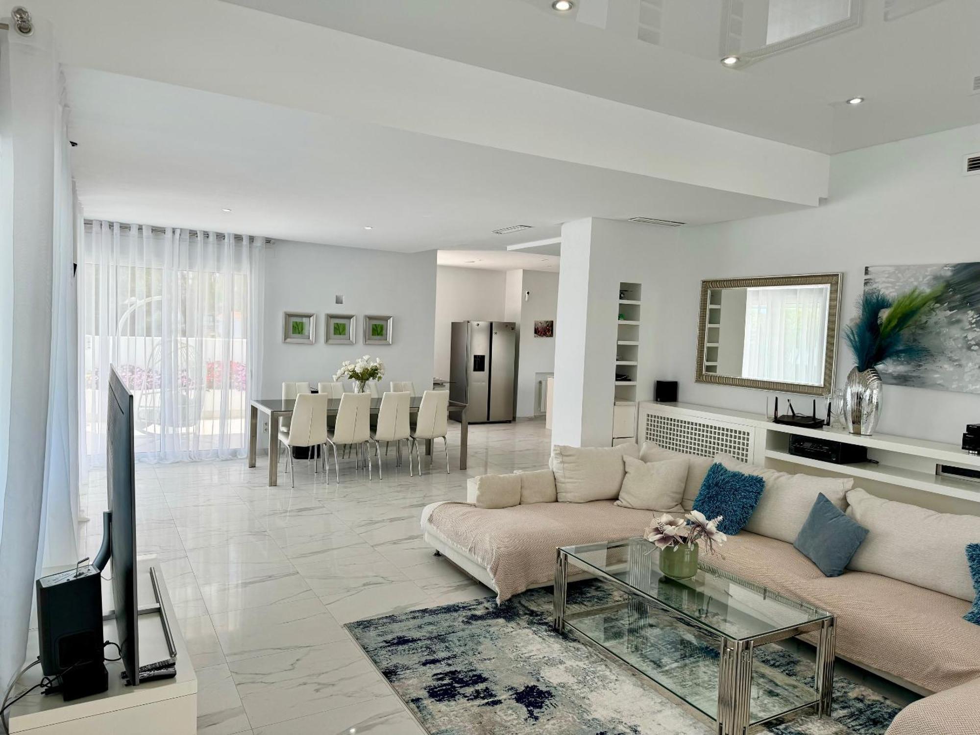 Hermosa En Marbella,100 M Playa, Vistas Al Mar, Piscina Privada
