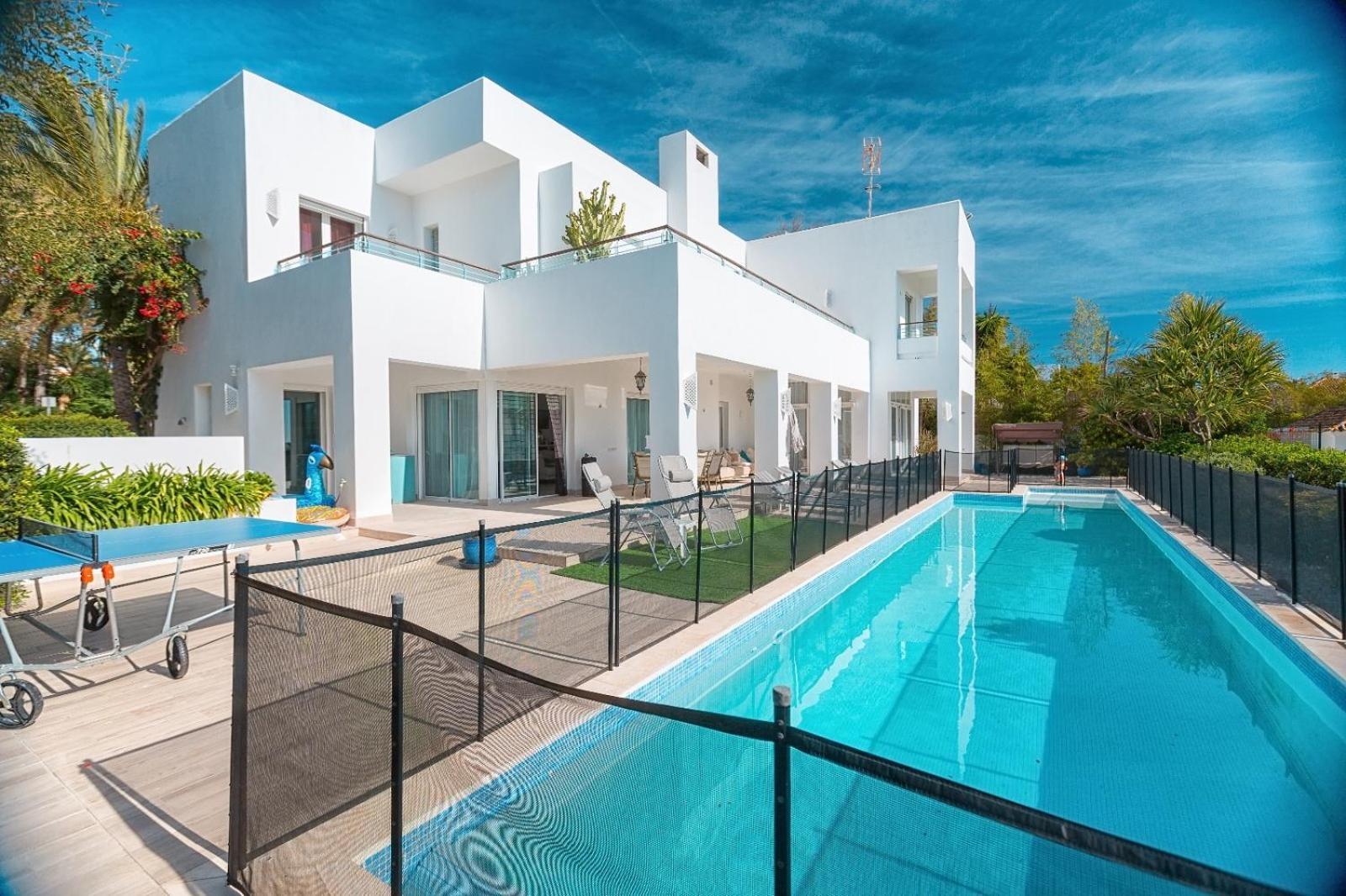 Hermosa En Marbella,100 M Playa, Vistas Al Mar, Piscina Privada *