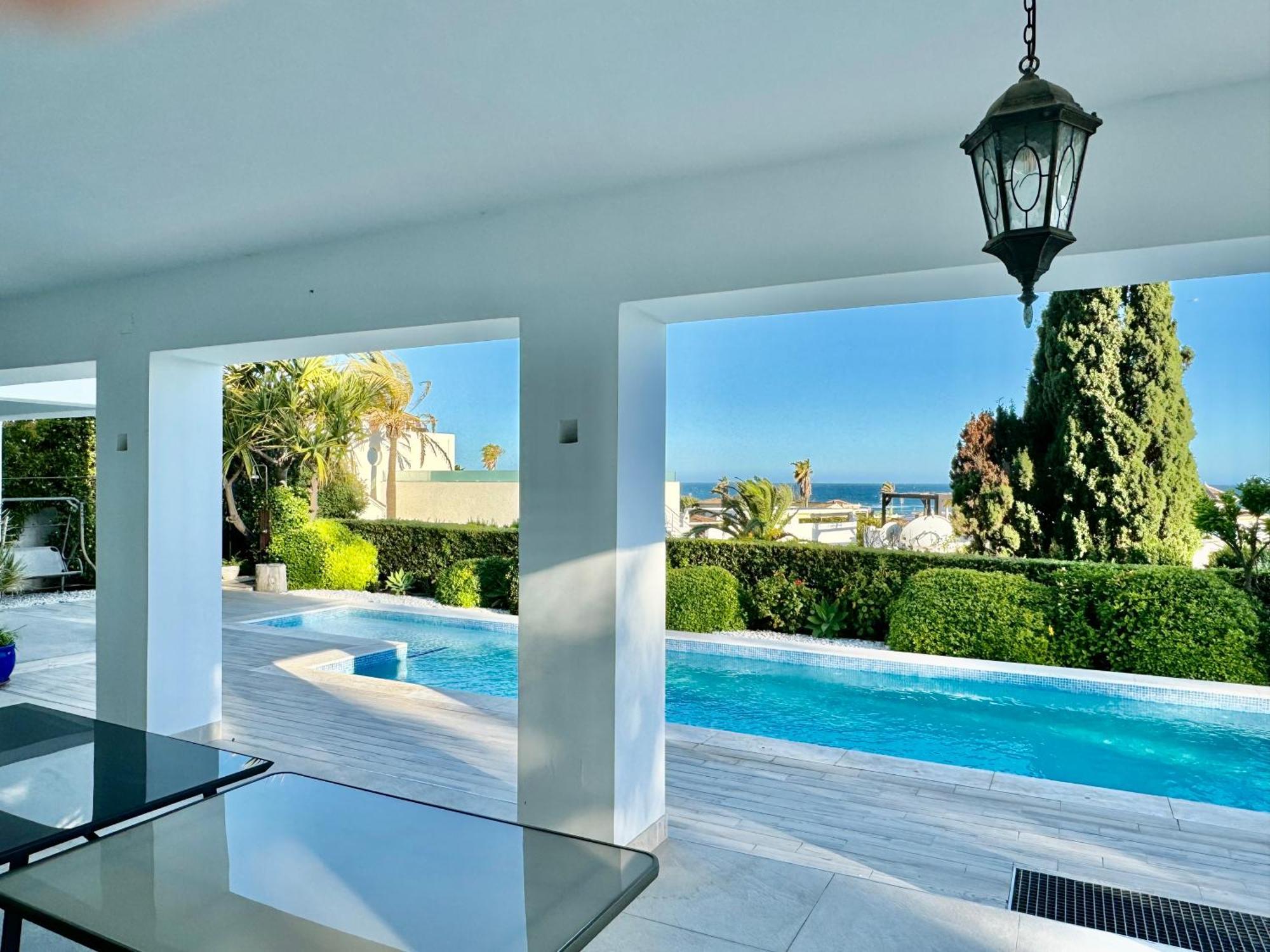 Villa Hermosa En Marbella,100 M Playa, Vistas Al Mar, Piscina Privada *