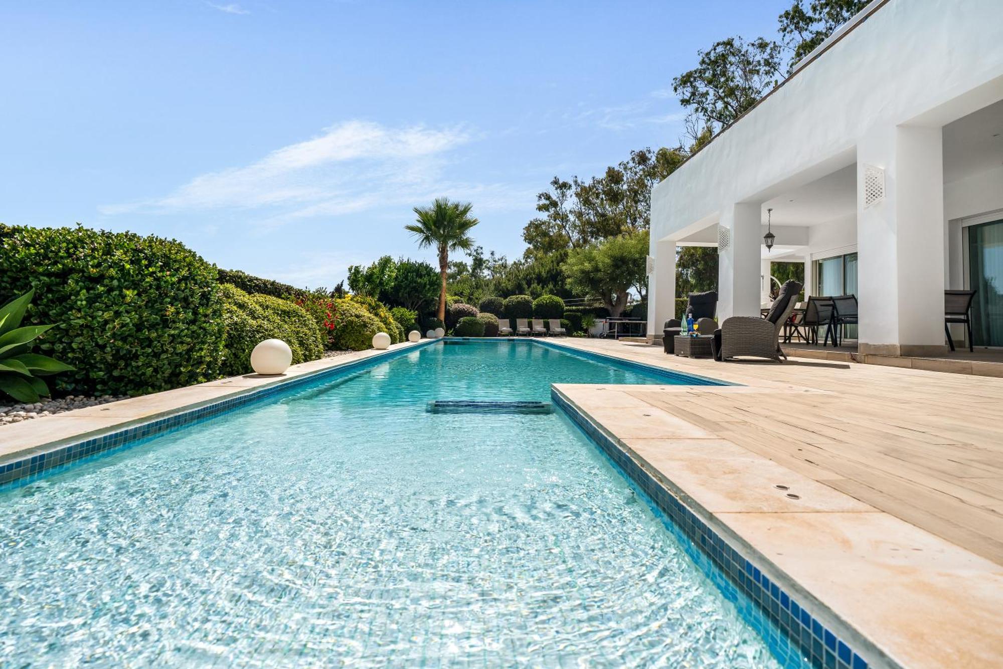Villa Hermosa En Marbella,100 M Playa, Vistas Al Mar, Piscina Privada
