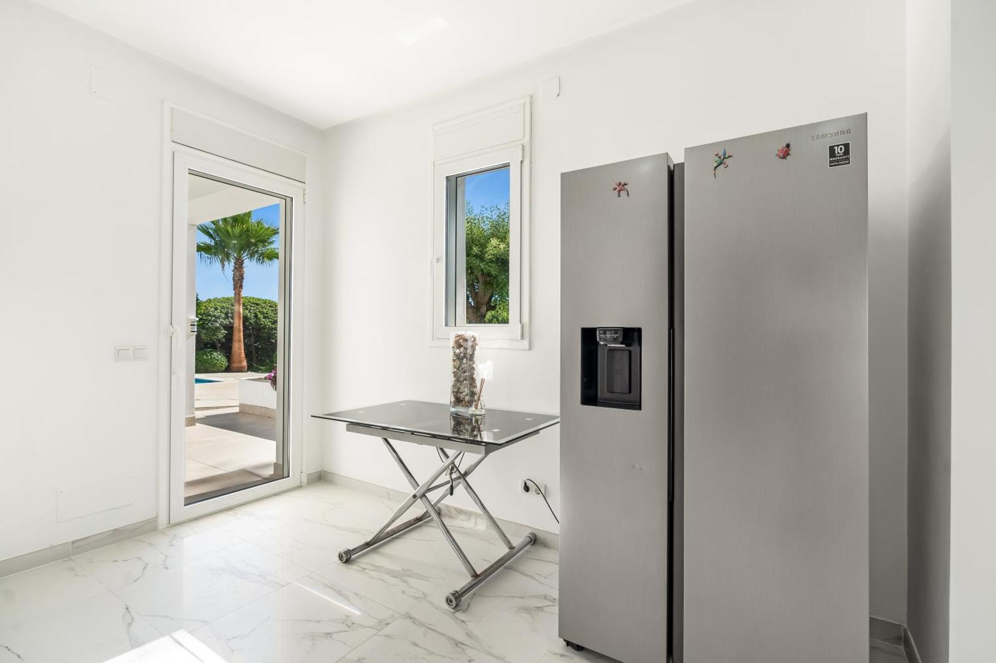 Hermosa En Marbella,100 M Playa, Vistas Al Mar, Piscina Privada