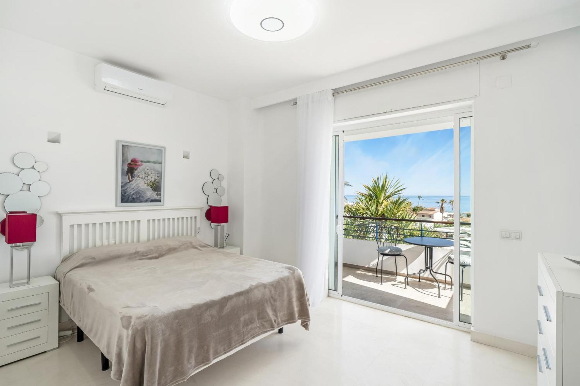 Villa Hermosa En Marbella,100 M Playa, Vistas Al Mar, Piscina Privada