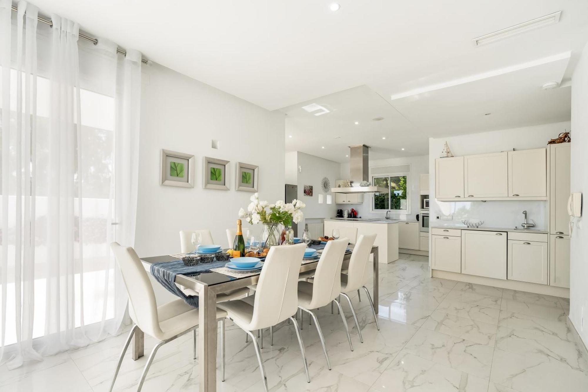 Hermosa En Marbella,100 M Playa, Vistas Al Mar, Piscina Privada Villa *